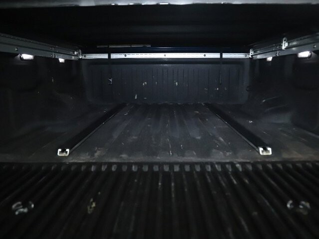 2017 Nissan Titan in Bedford, OH 44146 - 18107168 32