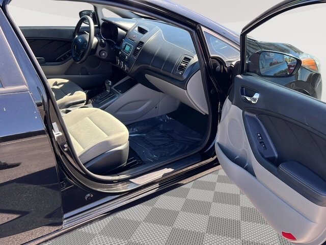 2016 Kia Forte in Mesa, AZ 85212 - 18107210 17