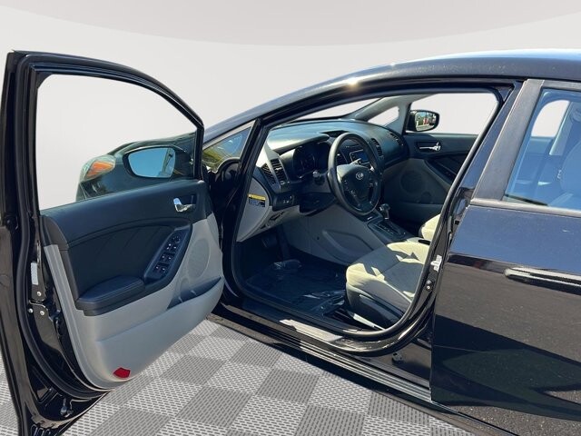 2016 Kia Forte in Mesa, AZ 85212 - 18107210 9