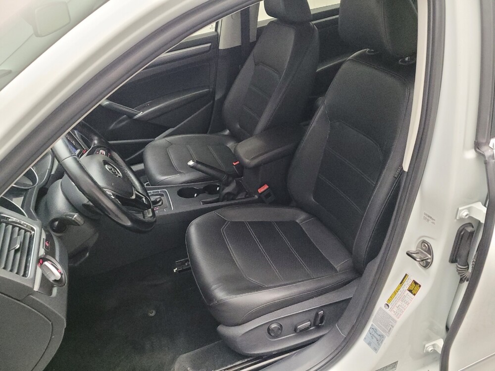 2017 Volkswagen Passat in Torrance, CA 90504 - 18107223 17