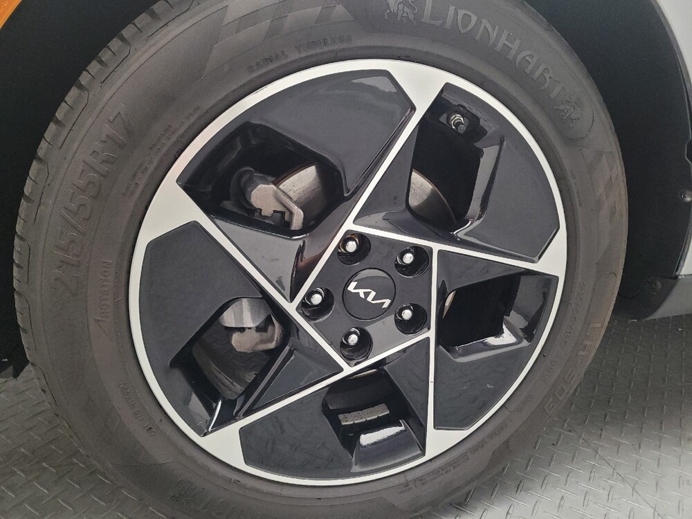 2023 Kia Soul in Riverside, CA 92504 - 18107225 31