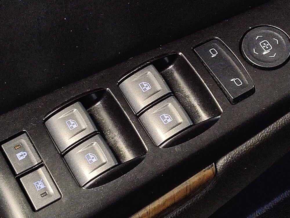 2015 Chevrolet Suburban in Bradenton, FL 34207 - 18107292 27