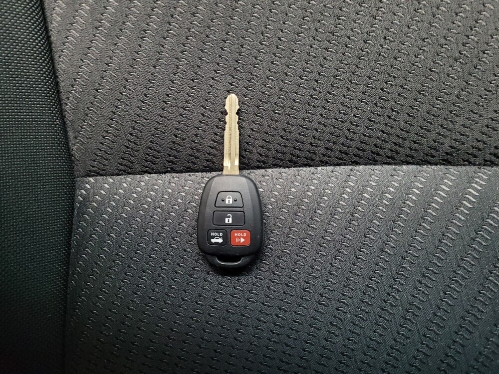 2016 Toyota Camry in Las Vegas, NV 89102 - 18107310 32