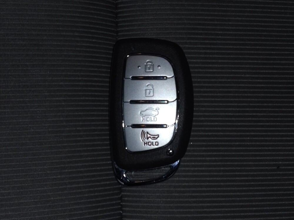 2018 Hyundai Elantra in Miami, FL 33157 - 18107348 32