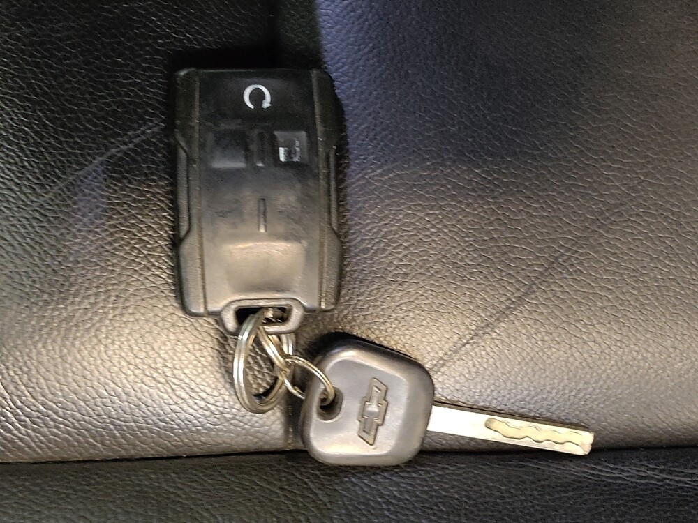 2018 Chevrolet Tahoe in Cincinnati, OH 45255 - 18107409 32