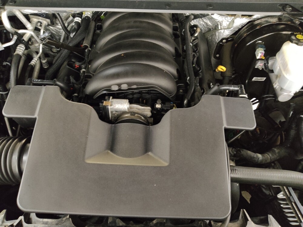 2018 Chevrolet Tahoe in Cincinnati, OH 45255 - 18107409 30