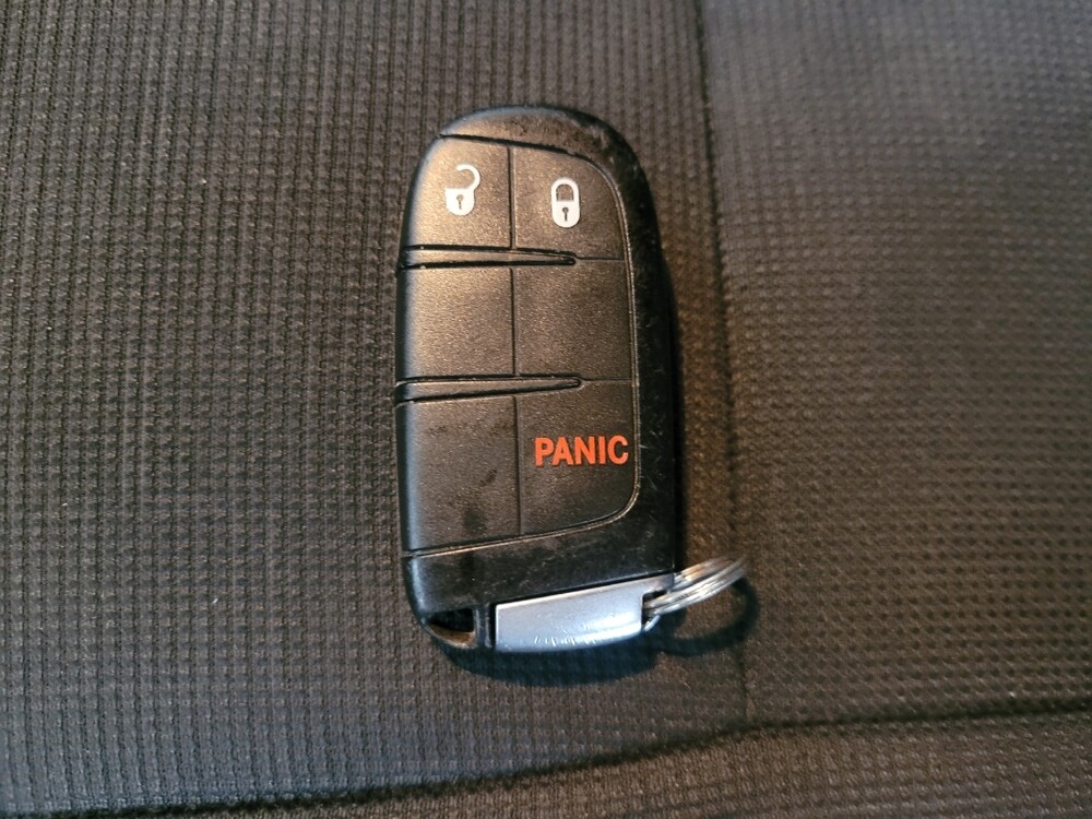 2017 Jeep Grand Cherokee in Memphis, TN 38115 - 18107519 32