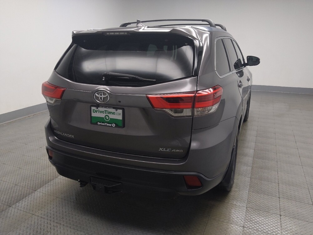 2019 Toyota Highlander in Indianapolis, IN 46219 - 18107525 7