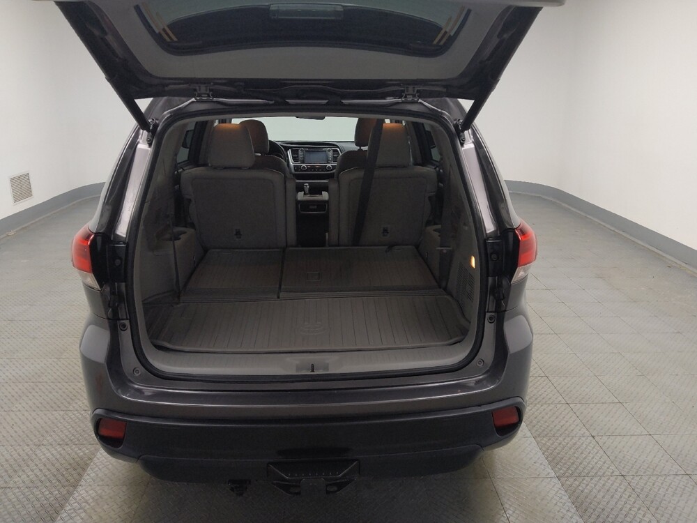 2019 Toyota Highlander in Indianapolis, IN 46219 - 18107525 29