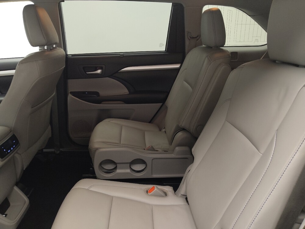2019 Toyota Highlander in Indianapolis, IN 46219 - 18107525 18