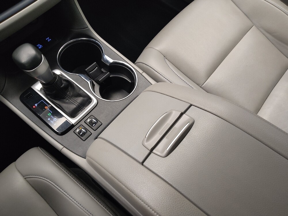 2019 Toyota Highlander in Indianapolis, IN 46219 - 18107525 26