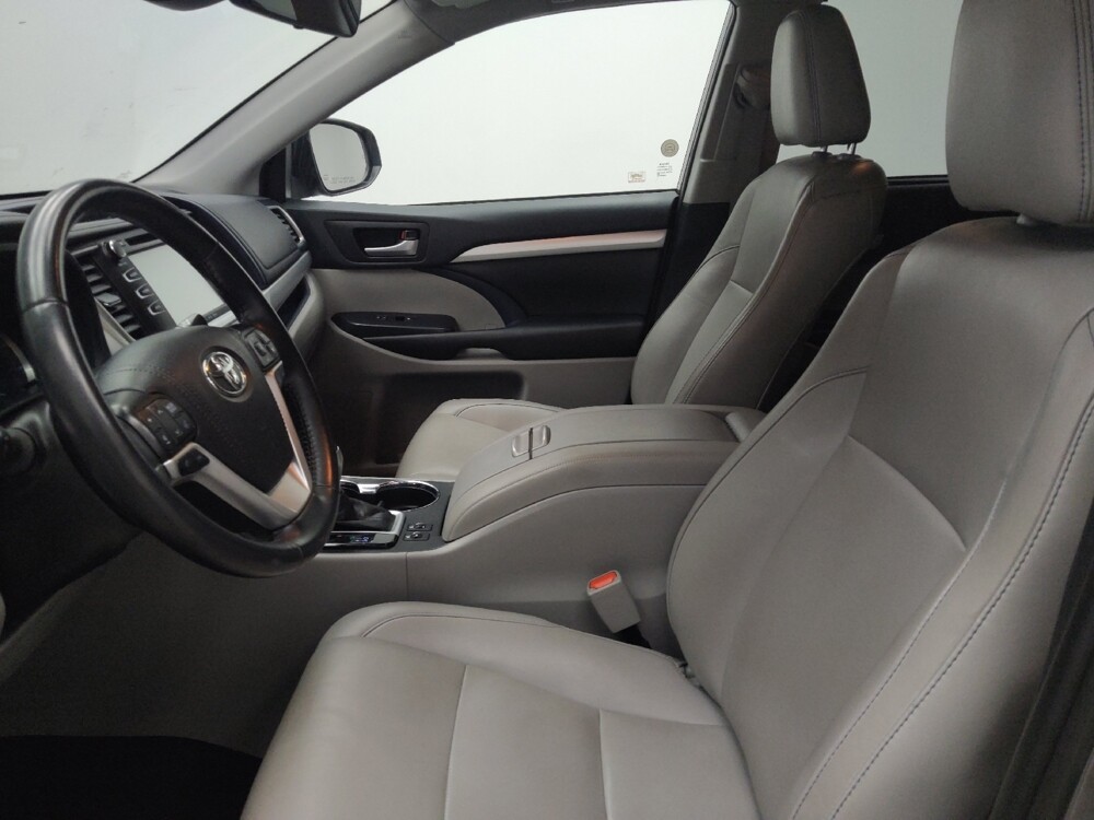 2019 Toyota Highlander in Indianapolis, IN 46219 - 18107525 17