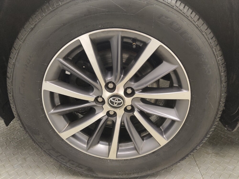 2019 Toyota Highlander in Indianapolis, IN 46219 - 18107525 31