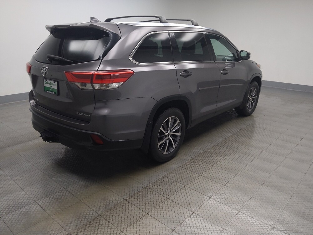 2019 Toyota Highlander in Indianapolis, IN 46219 - 18107525 10