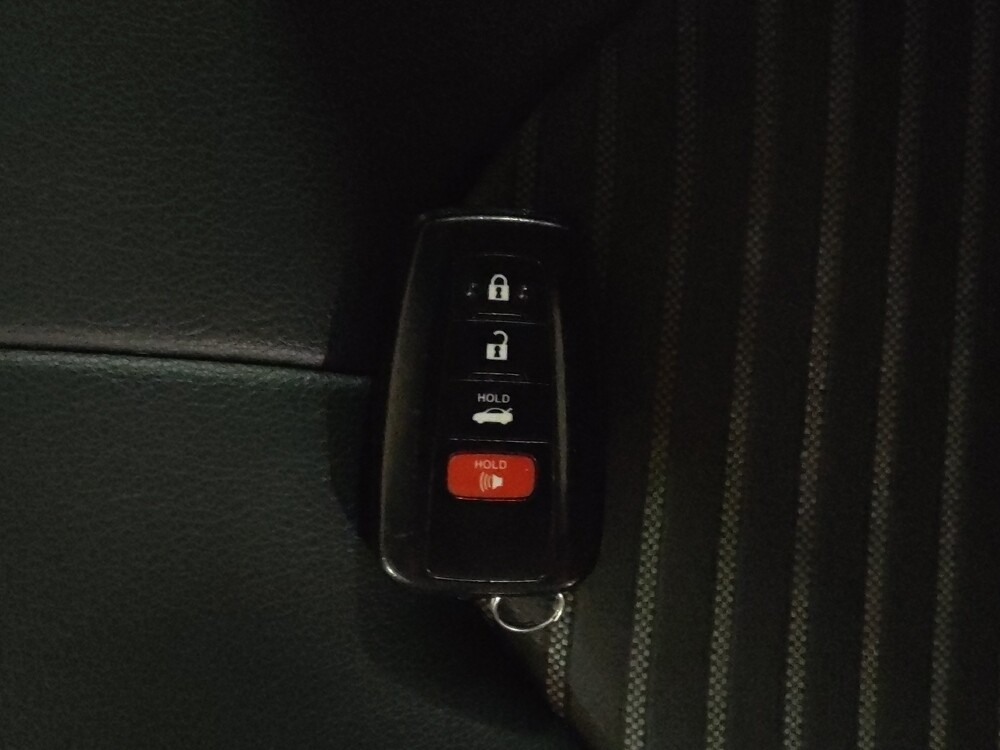 2020 Toyota Camry in Orlando, FL 32808 - 18107550 32