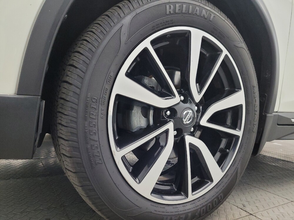 2019 Nissan Rogue in Glendale, AZ 85301 - 18107603 31