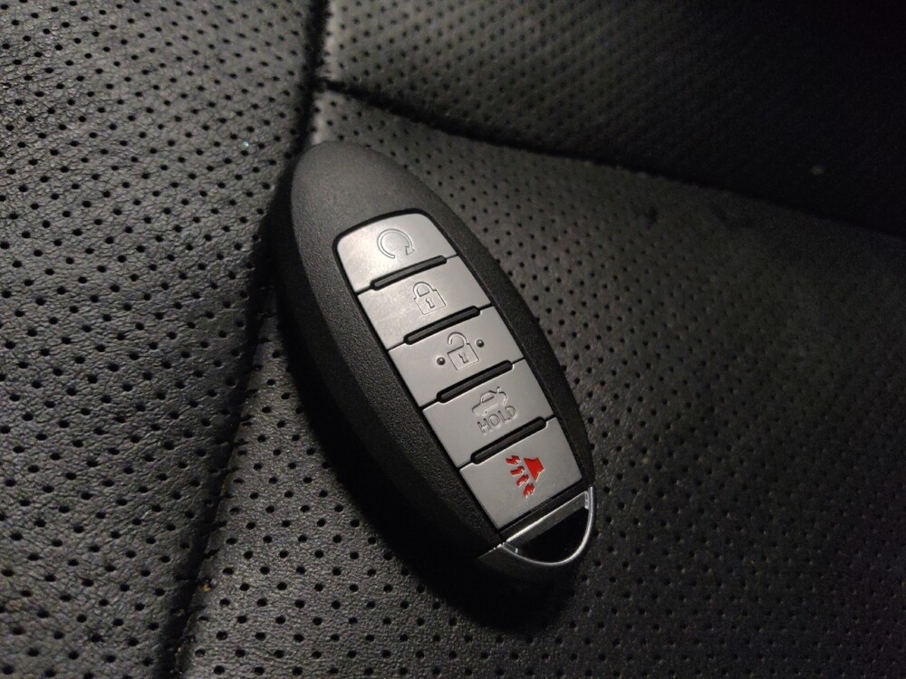 2019 Nissan Rogue in Glendale, AZ 85301 - 18107603 32