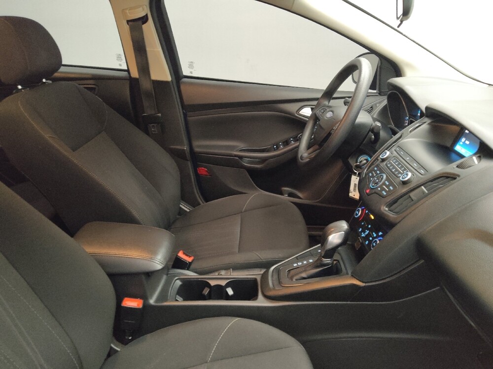 2018 Ford Focus in Lombard, IL 60148 - 18107609 21