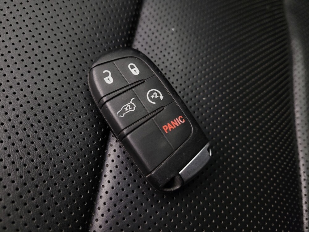 2018 Jeep Grand Cherokee in Glendale, AZ 85301 - 18107612 32