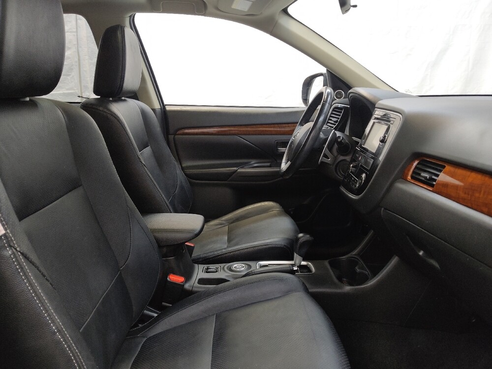 2014 Mitsubishi Outlander in Cincinnati, OH 45255 - 18107613 21