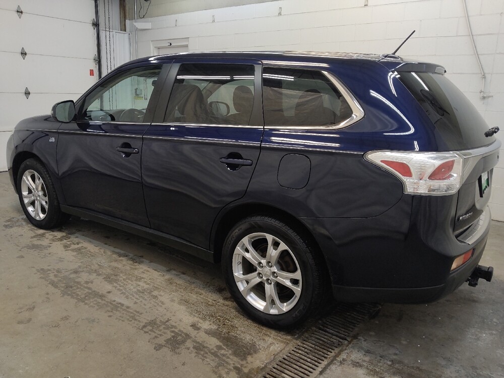 2014 Mitsubishi Outlander in Cincinnati, OH 45255 - 18107613 3