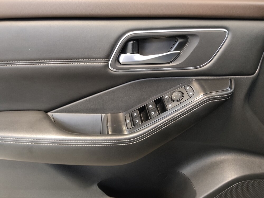 2021 Nissan Rogue in Cincinnati, OH 45255 - 18107614 27