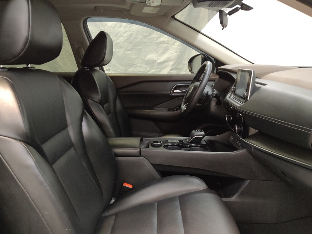 2021 Nissan Rogue in Cincinnati, OH 45255 - 18107614 21