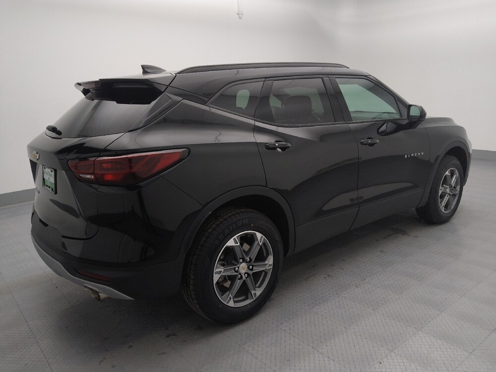2024 Chevrolet Blazer in Wichita, KS 67207 - 18107627 10