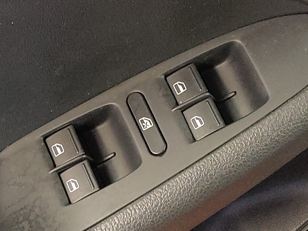 2016 Volkswagen Jetta in Tampa, FL 33619 - 18107639 27