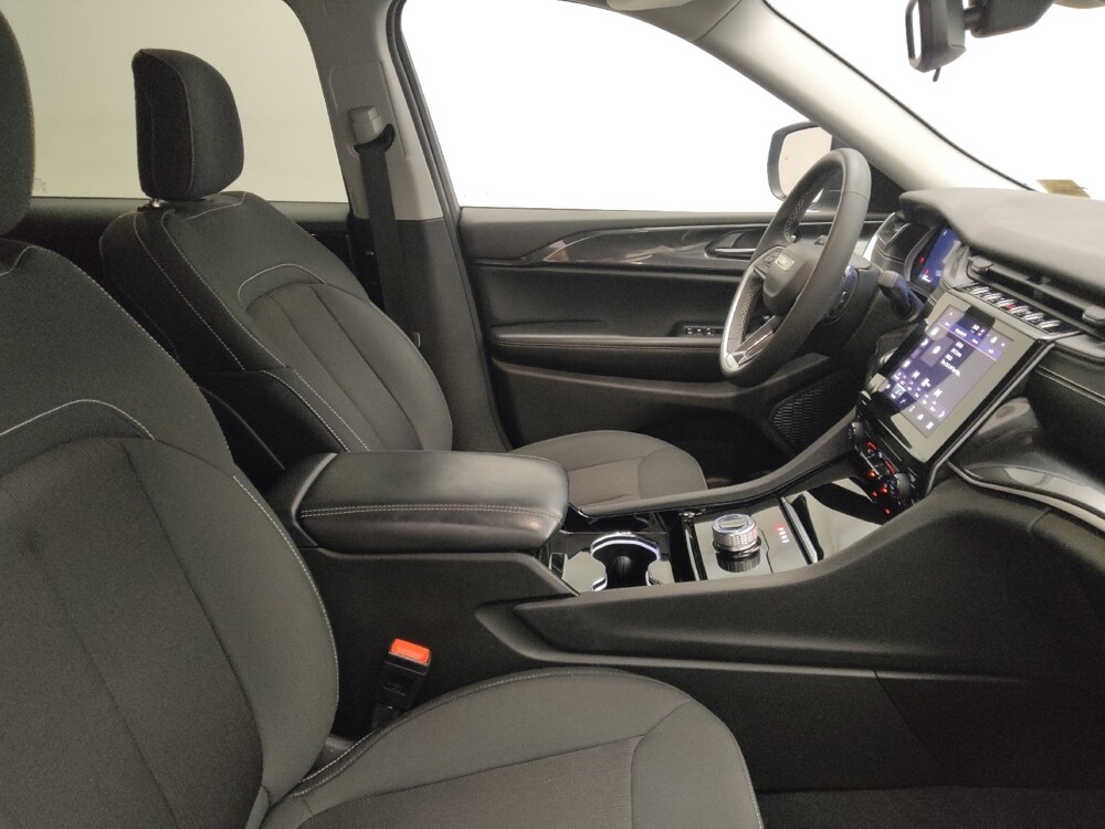 2023 Jeep Grand Cherokee L in Des Moines, IA 50310 - 18107659 21