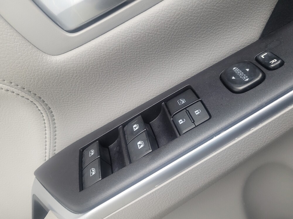 2015 Toyota Camry in Huntsville, AL 35816 - 18107716 27