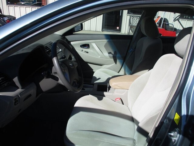 2011 Toyota Camry in Oak Grove, MO 64075 - 18107738 9