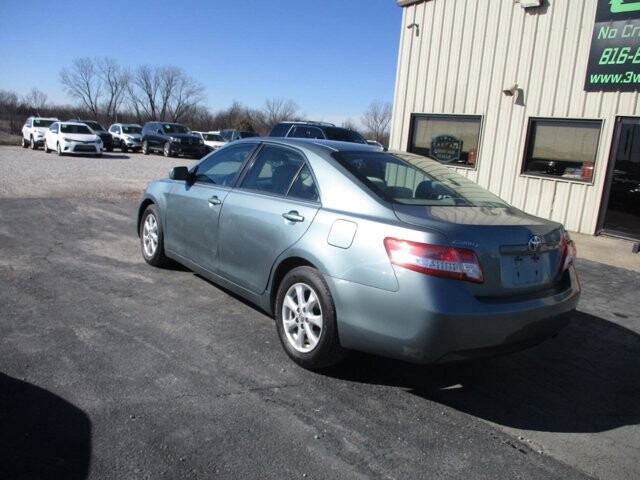 2011 Toyota Camry in Oak Grove, MO 64075 - 18107738 7