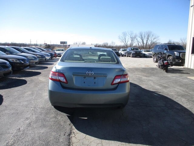 2011 Toyota Camry in Oak Grove, MO 64075 - 18107738 6