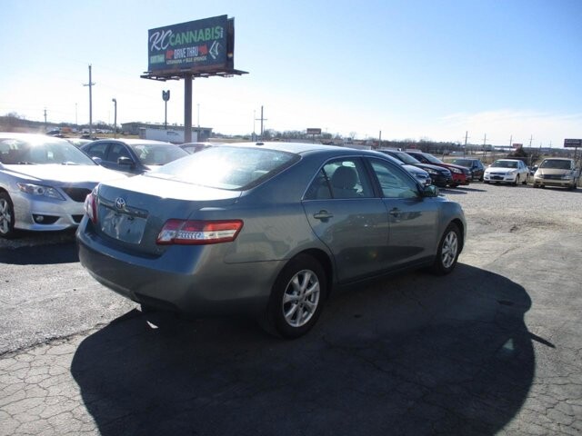 2011 Toyota Camry in Oak Grove, MO 64075 - 18107738 5
