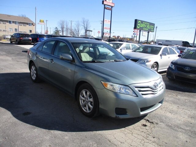 2011 Toyota Camry in Oak Grove, MO 64075 - 18107738 3