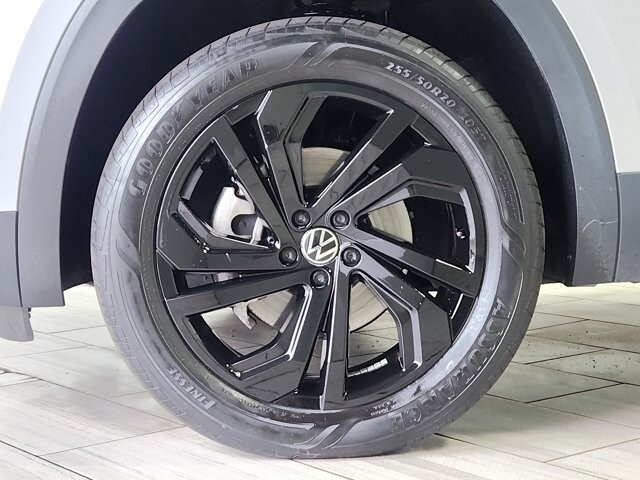 2022 Volkswagen Atlas in Cinnaminson, NJ 08077 - 18107741 9