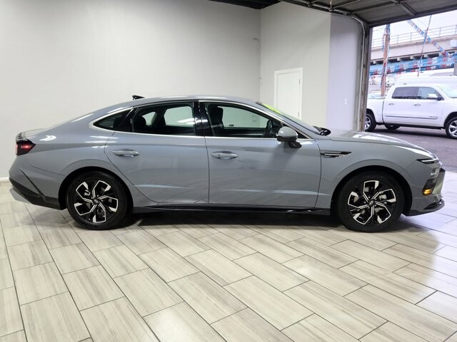 2025 Hyundai Sonata in Cinnaminson, NJ 08077 - 18107745 6