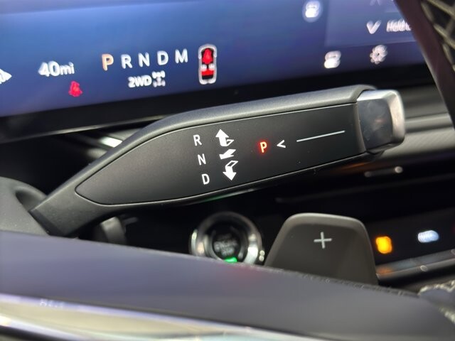 2025 Buick Envision in Burlington, WI 53105 - 18107782 24