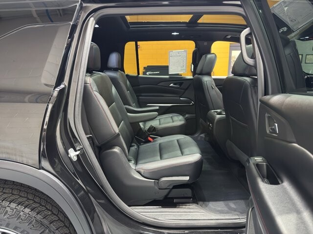 2024 Chevrolet Traverse in Burlington, WI 53105 - 18107790 22