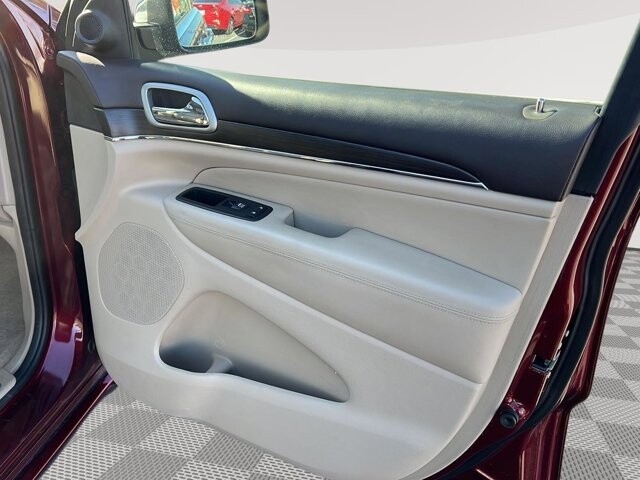 2018 Jeep Grand Cherokee in Mesa, AZ 85212 - 18107801 20