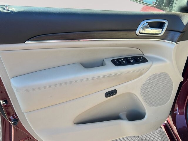 2018 Jeep Grand Cherokee in Mesa, AZ 85212 - 18107801 10