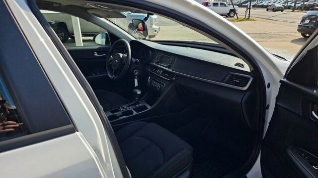 2017 Kia Optima in Cartersville, GA 30120 - 18107813 5