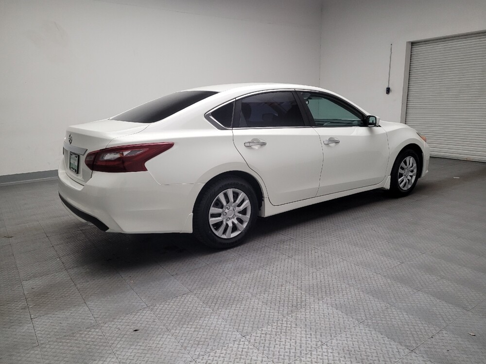2018 Nissan Altima in Bakersfield, CA 93309 - 18107823 10