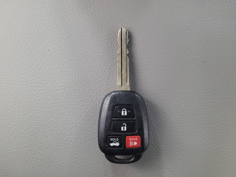 2015 Toyota Camry in Knoxville, TN 37923 - 18107838 32