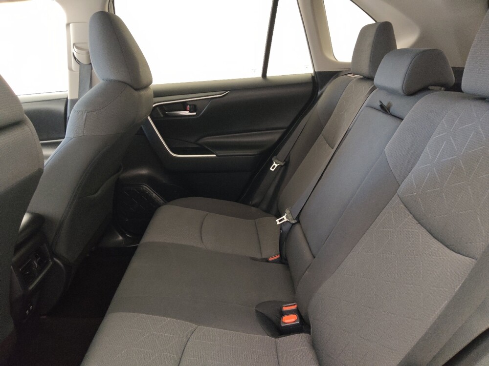 2019 Toyota RAV4 in Tampa, FL 33619 - 18107905 18