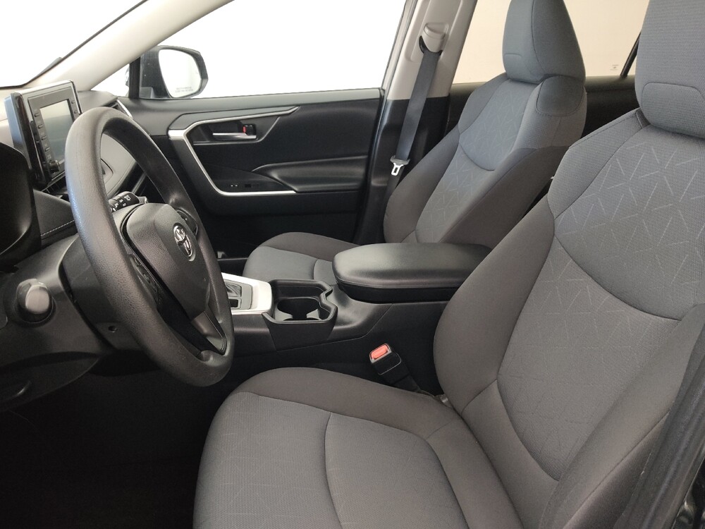 2019 Toyota RAV4 in Tampa, FL 33619 - 18107905 17