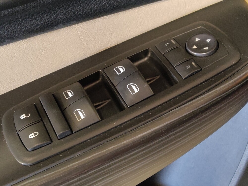 2015 Jeep Cherokee in Salem, VA 24153 - 18107933 27