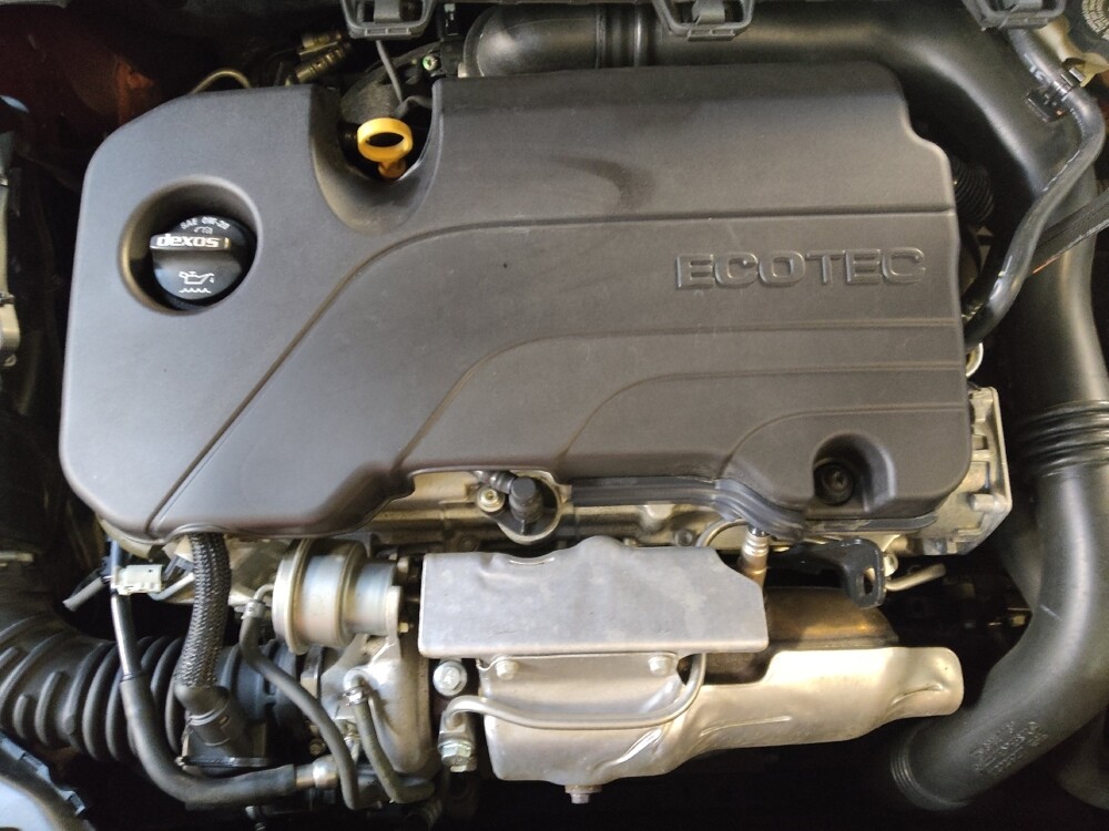 2018 Chevrolet Cruze in Charlotte, NC 28273 - 18107969 30