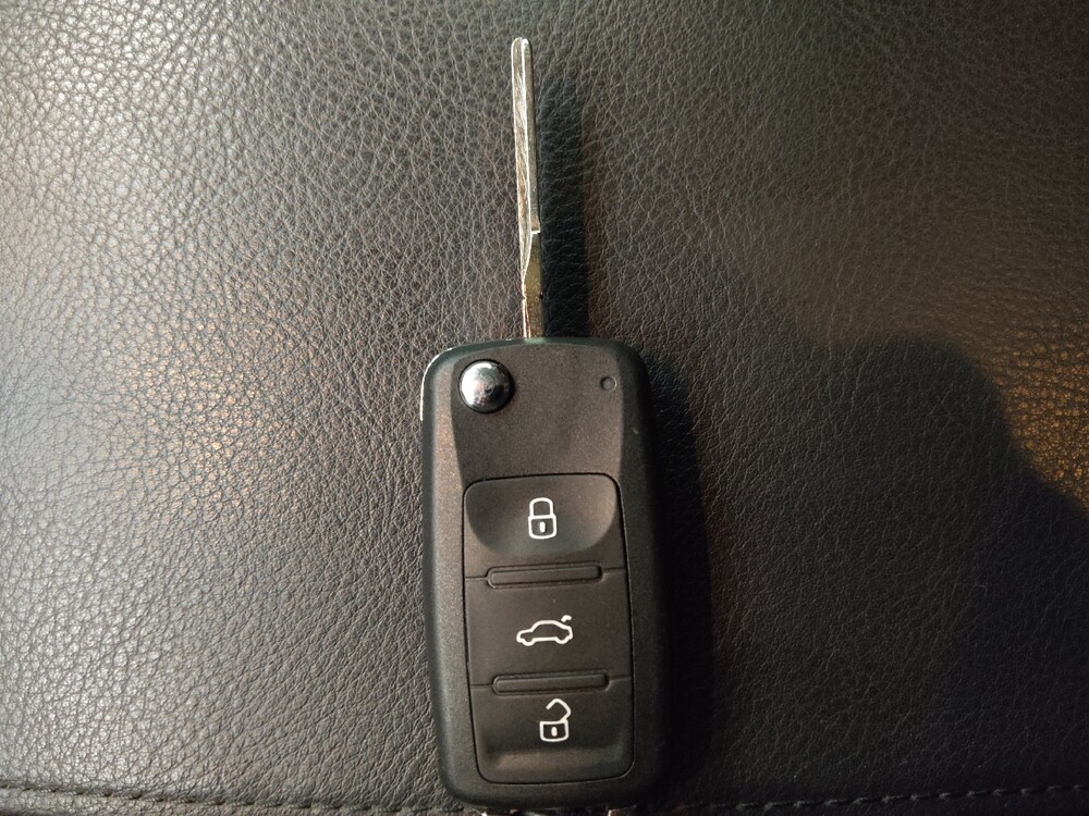 2017 Volkswagen Tiguan in Lakewood, CO 80215 - 18107974 32